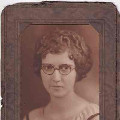 Mary Margaret (Morris) Scott [1901-1982]: See WEB LINKS to DOWNLOAD high-resolution image.
