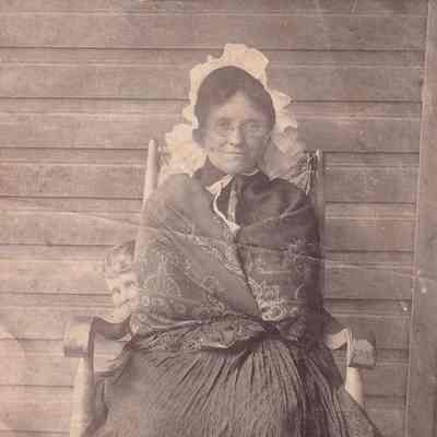 Elizabeth (Davis) (Rex) Morris [1879-1980] and Samuel Earl Davis [1893-1976]