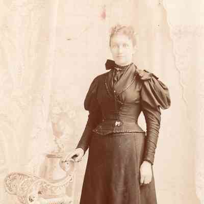 Stephens Album, Photo 01 - Ida Dell (Stephens) Cokeley [1870-1960]