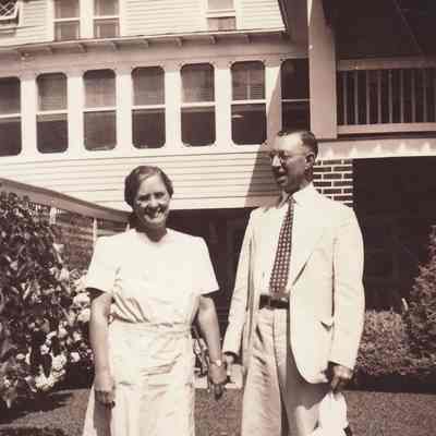 Emmett Foster Cary [1893-1980] and his wife, Dorothy Simpson (Minor) Cary [1894-1969]