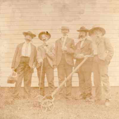 Frances Belle (Carpenter) Orndoff [1883-1905] and friends