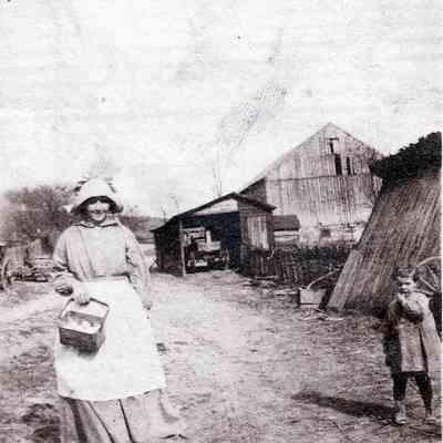 Anna (Cowell) Byers [1879-1959] and her daughter, Olive Blanch (Byers) Whetzel [1914-1988]