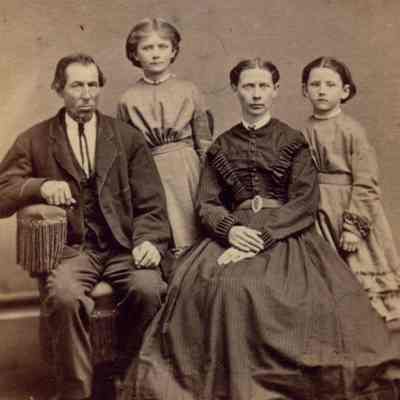 Hoge-Woods Album 01, Photo 05 - Israel White family