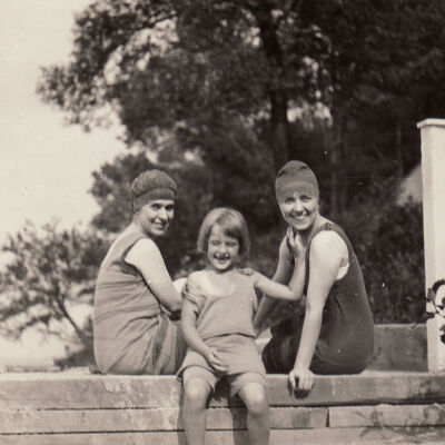 Charlotte (Devore) Ganiear [Far right]