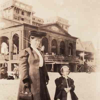 Harriet Craft (Miller) Minor [1865-1937] and her daughter, Sarah Cosgray Minor [1898-1941]