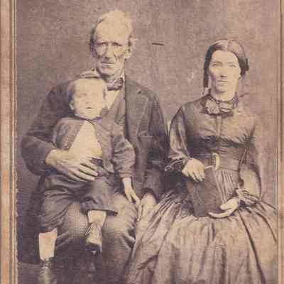 Eleanor (Morris) Linskea Album, Photo 19: See WEB LINKS to DOWNLOAD high-resolution image.