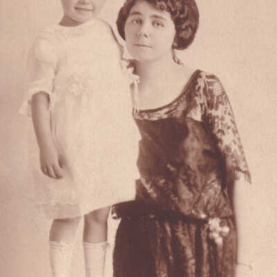 Margaret (Church) Rinehart [1898-1977] and her daughter Amanda Nell (Rinehart) Lamerton [1918-1996]
