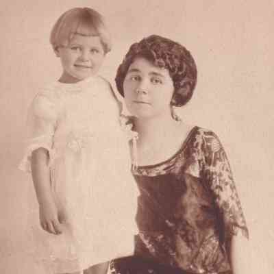 Margaret (Church) Rinehart [1898-1977] and her daughter Amanda Nell (Rinehart) Lamerton [1918-1996]