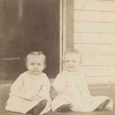 Lillian Irene (Cooley) Moore [1899-1976] and Leona Pauline (Cooley) Lytle [1899-1989]