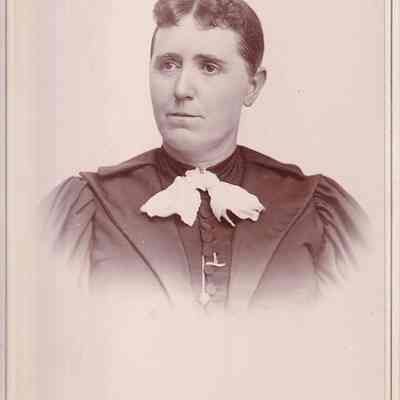 Vance-McFarland Album 03, Photo 03 - Minnie (King) Vance [1873-1956]: See WEB LINKS to DOWNLOAD high-resolution image.