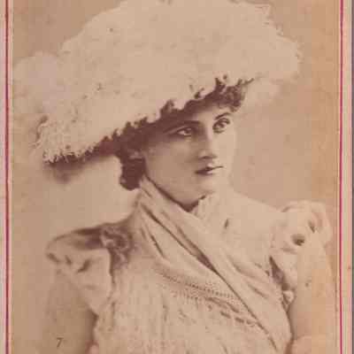 Vance-McFarland Album 01, Photo 04 - Mary Anderson