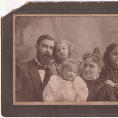 Dr. John Morris Dodd [1866-1950] and Missouri (Stoops) Dodd [1869-1966] family: See WEB LINKS to DOWNLOAD high-resolution image.