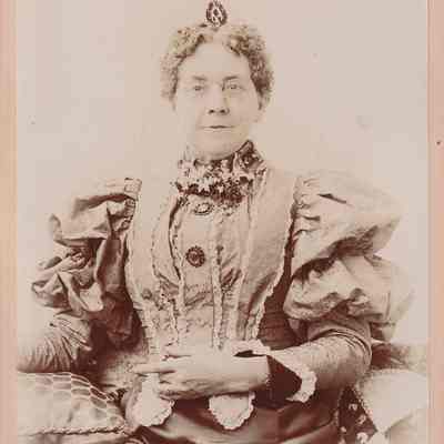 Phelan-Walker Album, Photo 17 - Nancy (Scott) Hertig [1841-1906]: See WEB LINKS to DOWNLOAD high-resolution image.