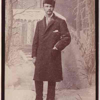 Pauley-Thompson Album, Photo 04 - Unidentified man from Tarentum, Allegheny County, Pennsylvania: See WEB LINKS to DOWNLOAD high-resolution image.