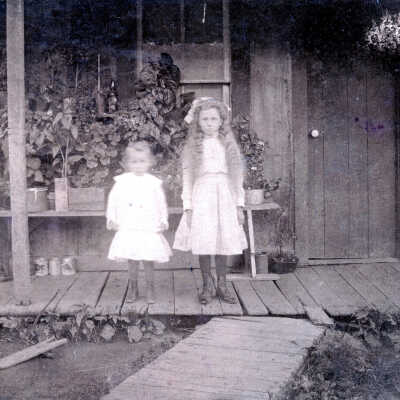 Daughters of John Roberts and Rosa Alice Gregg