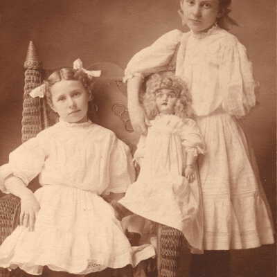 Lucy Beach (Elms) Dille and Sarah Virginia (Elms) Simpson
