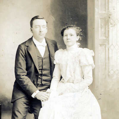 John Alonzo "Lon" Scott and Rebecca Jane "Bessie" (Clovis) Scott on their wedding day 6 April 1898