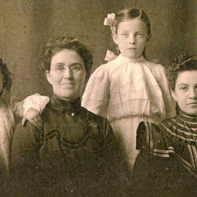 Mary Jane (Elms) Elms with her children