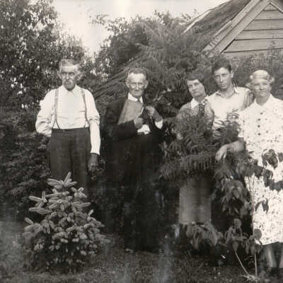 Frank Jones Album (Selected Photos) - William Franklin Horn [1870-1956] with the Jones family