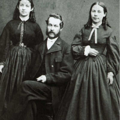 Julia (Cosgray) Gordon, Unidentified, Anna Matilda "Tillie" (Cosgray) Scott