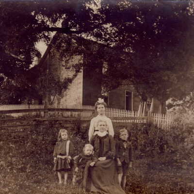 Anna (Webster) Throckmorton with her children