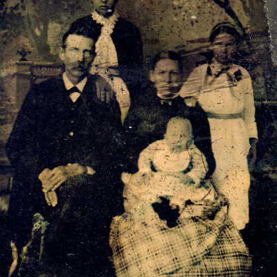 Thomas Jefferson Morris and his first wife, Hannah (Knox) Morris, with three of their children