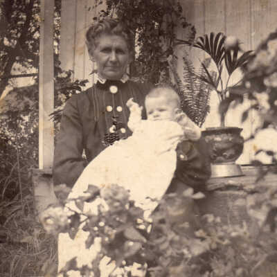 Phoebe Jane "Jennie" (Eakin) Staggers [1849-1937] holding one of her grandchildren