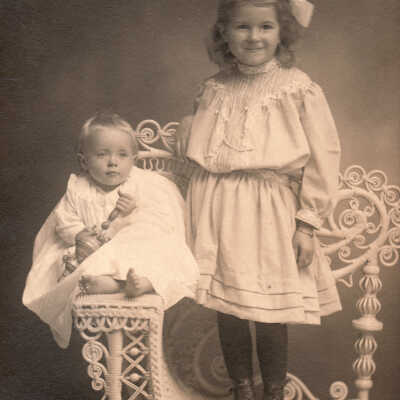 Lucile Janet (Rose) Fyke [on right]