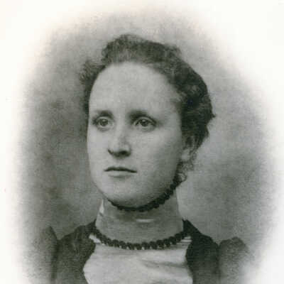 Nellie (Hopkins) Cooper [1882-1962], age 19