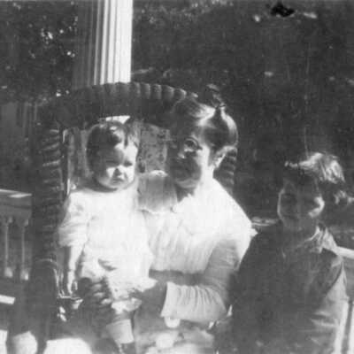 Elizabeth Jane (Fry) Huffman [1877-1977] with her grandchildren on porch of Thomas Jefferson Huffman and Eliza Miranda (Mattox) Huffman family home