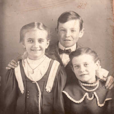 Grandchildren of James McVay and Susannah Neal