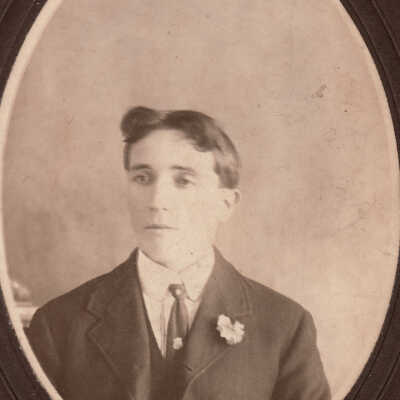 Unidentified image on reverse of Cabinet Card featuring the sons of Moses Dinsmore