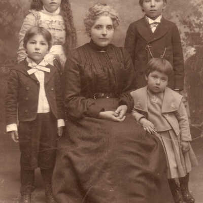 Eliza (Garrett) Watson with her children