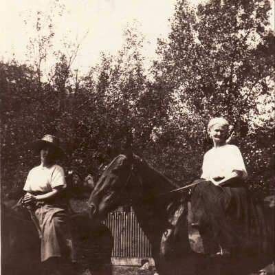 Margaret Anne (Throckmorton) Dinsmore [Right]