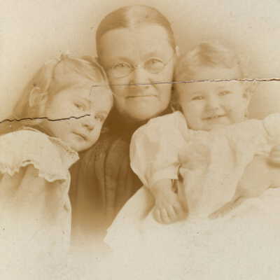 Sarah Ann (Jones) Elms with her granddaughters