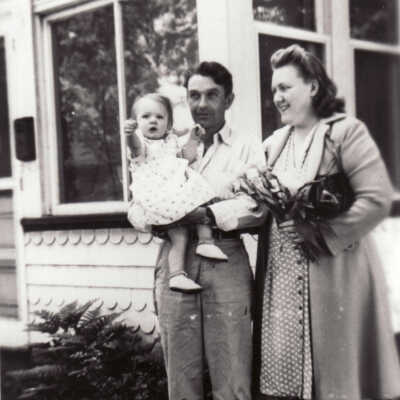 Henry B. Fonner and Helen Mae (Jacobs) Fonner with daughter Anna (Fonner) Blystone