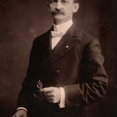 Johnson Album 02, Photo 32 - Unidentified