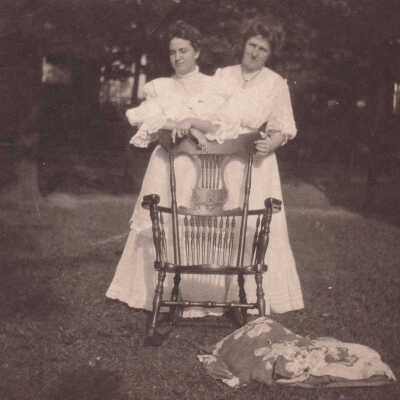 Kate McBeth (Simpson) Merrick and Margaret Bell "Madge" (Miller) Scott