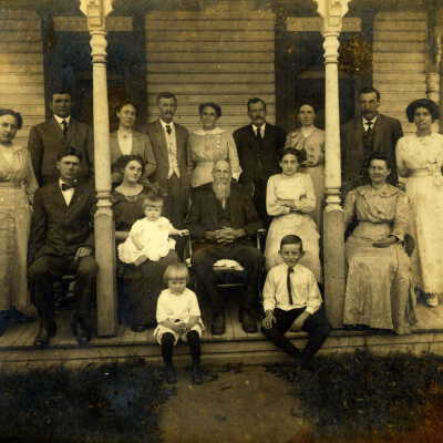 Alva Phillips and Harriet (Hoge) Phillips family