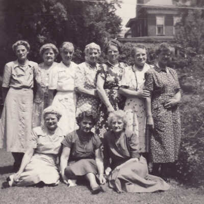 Yard of the Norval Rogers Daugherty and Grace Edna (Headley) Daugherty home, Wayne Street