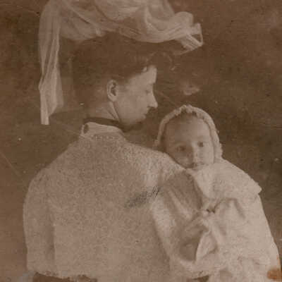 Ruth Ann (Swan) Brosius holding her daughter Marion (Brosius) Berrehsem