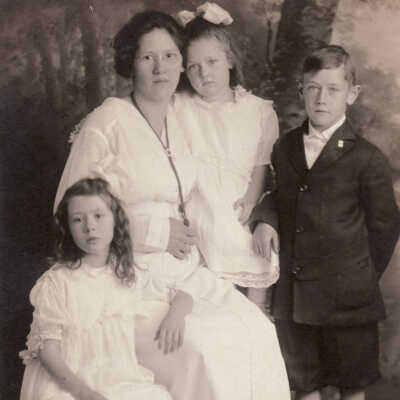 Lucy Frances (Fox) Cole with her children