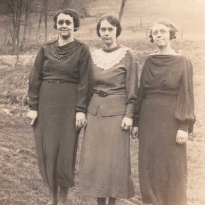 Daughters of Henry Rex Knight and Nannie Elizabeth McCoy.