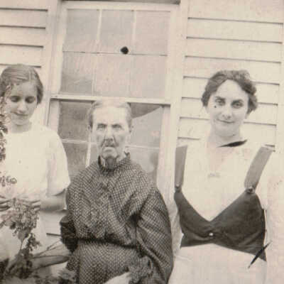 Mattie Grace McVay, Susannah (Neal) McVay, Olive (McVay) Neal