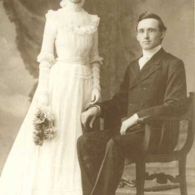 Albert Myers Gregg and his wife, Edna Claudia (Barmore) Gregg, on their wedding day, 24 September 1900