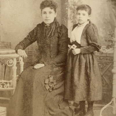 Belle Mankey and her little sister Nellie Mankey - daughters of George Mankey & Hannah McCullough