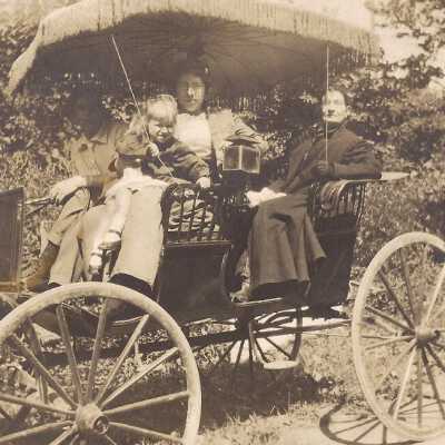Anna Adelia (Brown) Patton with her grandchildren and great-grandchild