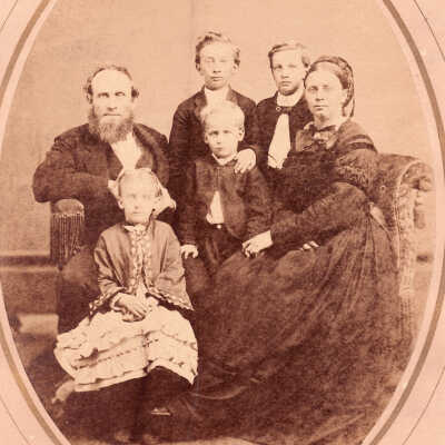 William Penn Hoskinson and his wife, Rebecca (Shough) Hoskinson, with their children