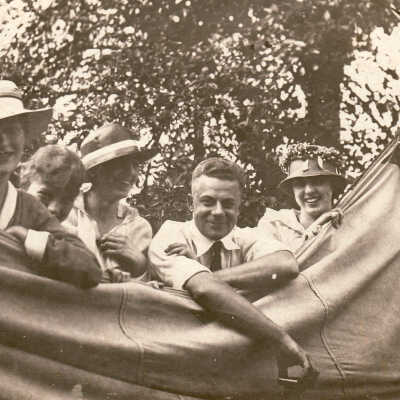 Hugh Smith Hoskinson [man at center]