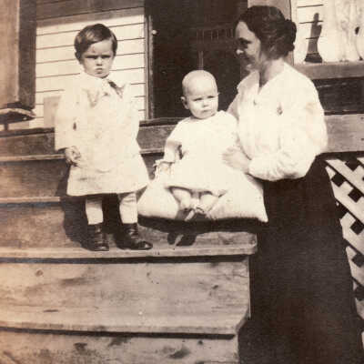 Mary "Mamie" (Throckmorton) Bonham with her nephews